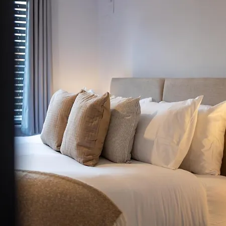 펜션 Stylish 4-bed House Close To M32, Free Parking