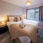 Stylish 4-bed House Close To M32, Free Parking *