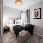 Stylish 4-bed House Close To M32, Free Parking