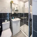 Stylish 4-bed House Close To M32, Free Parking * Bristol
