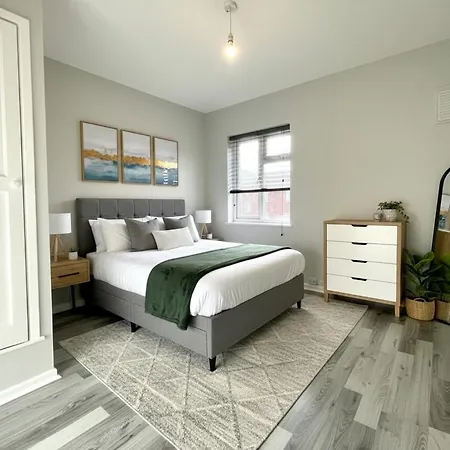 Stylish 4-bed House Close To M32, Free Parking Dom wakacyjny