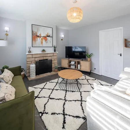 Nyaraló Stylish 4-bed House Close To M32, Free Parking Bristol