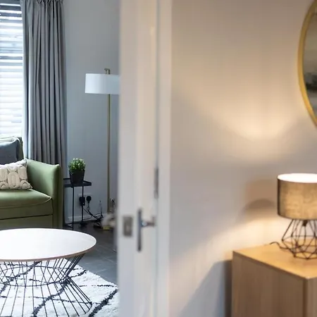 Stylish 4-bed House Close To M32, Free Parking Dom wakacyjny