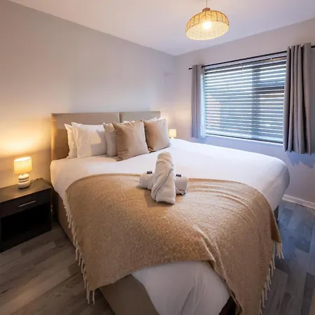 Stylish 4-bed House Close To M32, Free Parking *