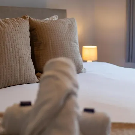 Stylish 4-bed House Close To M32, Free Parking