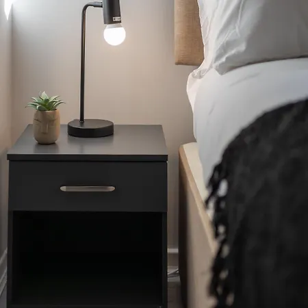 Nyaraló Stylish 4-bed House Close To M32, Free Parking *