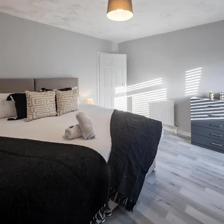 Stylish 4-bed House Close To M32, Free Parking Feriehus