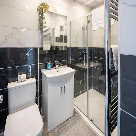 Stylish 4-bed House Close To M32, Free Parking * Bristol