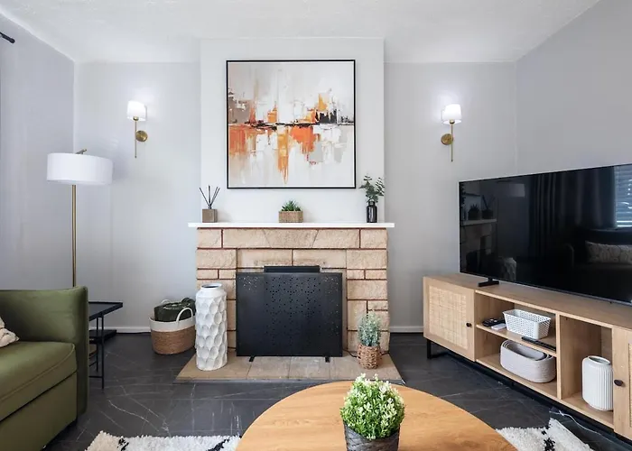 Stylish 4-bed House Close To M32, Free Parking *