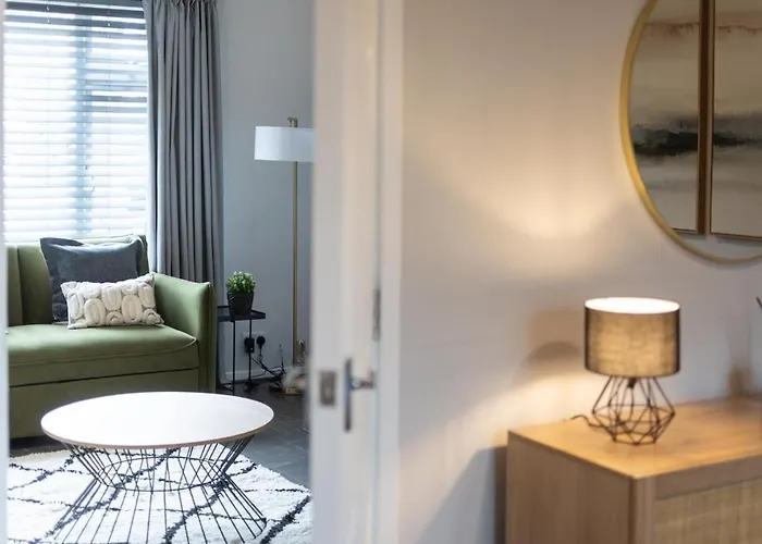 Stylish 4-bed House Close To M32, Free Parking Feriehus