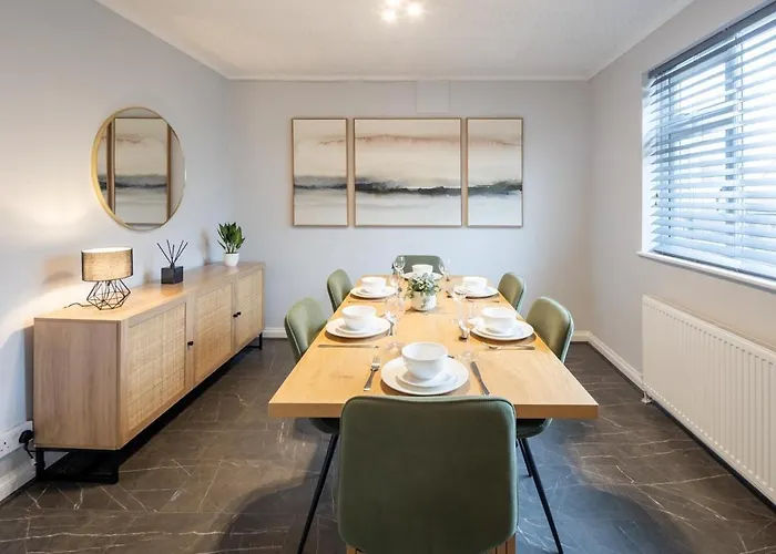 Stylish 4-bed House Close To M32, Free Parking Bristol