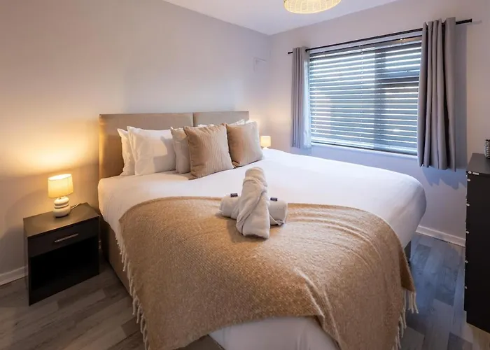 Stylish 4-bed House Close To M32, Free Parking *