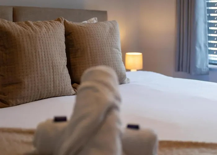 Stylish 4-bed House Close To M32, Free Parking