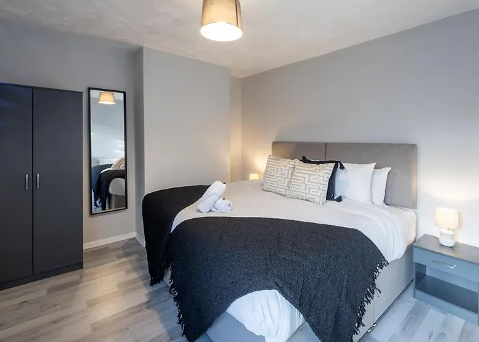 Feriehus Stylish 4-bed House Close To M32, Free Parking Bristol