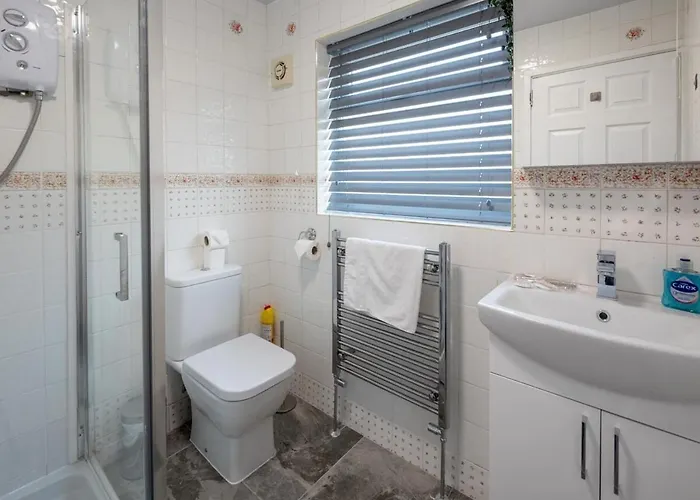 Casa de Férias Stylish 4-bed House Close To M32, Free Parking Bristol