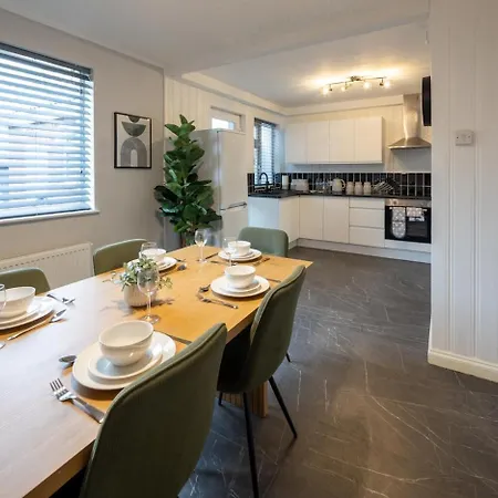 Stylish 4-bed House Close To M32, Free Parking Hébergement de vacances