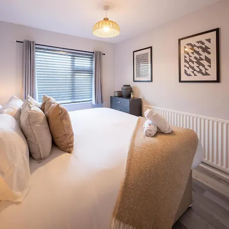 Stylish 4-bed House Close To M32, Free Parking Feriehus