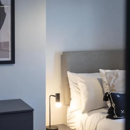 Stylish 4-bed House Close To M32, Free Parking Hébergement de vacances *