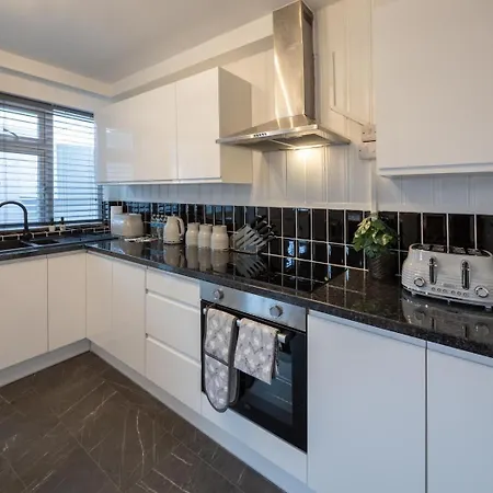Ferienhaus Stylish 4-bed House Close To M32, Free Parking *