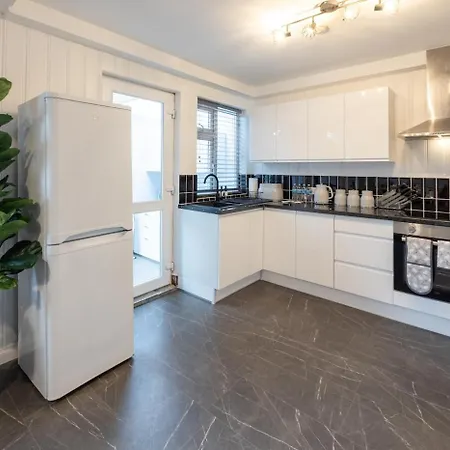 Stylish 4-bed House Close To M32, Free Parking * Bristol