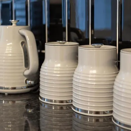 Stylish 4-bed House Close To M32, Free Parking Feriehus *