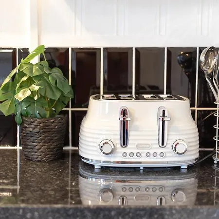 Stylish 4-bed House Close To M32, Free Parking Feriehus