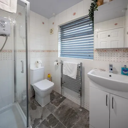 Feriehus Stylish 4-bed House Close To M32, Free Parking Bristol