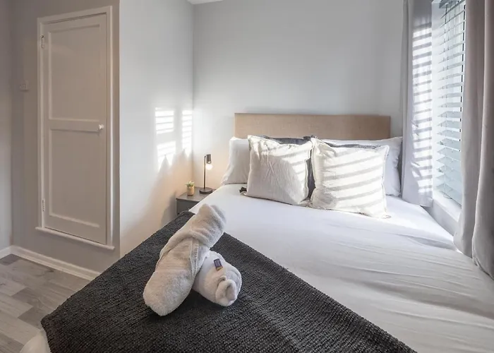 Stylish 4-bed House Close To M32, Free Parking Prázdninový dům *