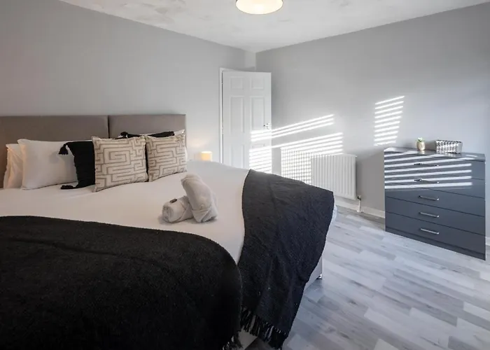 Stylish 4-bed House Close To M32, Free Parking Prázdninový dům