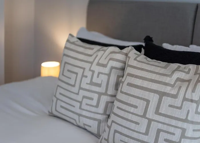 Stylish 4-bed House Close To M32, Free Parking Bristol