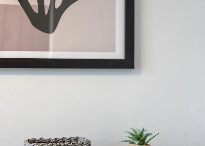 Stylish 4-bed House Close To M32, Free Parking Prázdninový dům