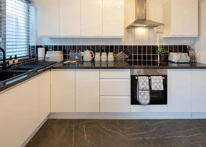 Stylish 4-bed House Close To M32, Free Parking Prázdninový dům